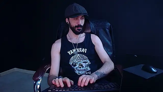 Snapshot of AxelColton chatting on November 2025 05:43:01 AM AxelColton online show from November 2025 05:43:01 AM