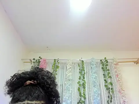 Snapshot of CintiaWalker chatting on October 2025 12:48:02 PM CintiaWalker online show from October 2025 12:48:02 PM