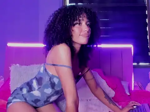 Snapshot of CintiaWalker chatting on November 2025 01:00:01 PM CintiaWalker online show from November 2025 01:00:01 PM