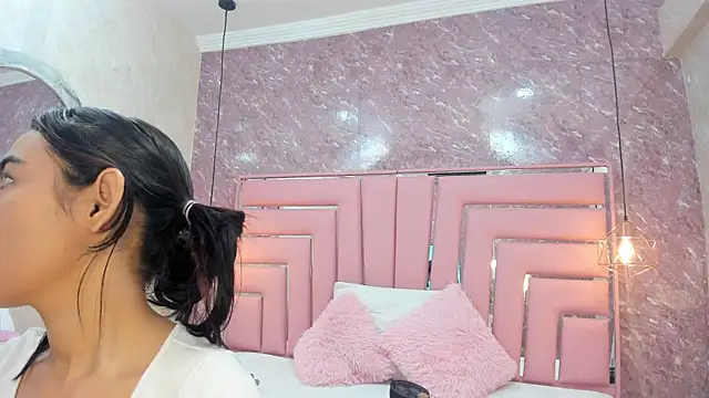 SEXY HOTTIE   online show from January 2025 12:16:01 PM