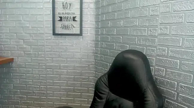 Snapshot of Crystal_Walls chatting on March 2025 06:21:02 PM Crystal Walls online show from March 2025 06:21:02 PM