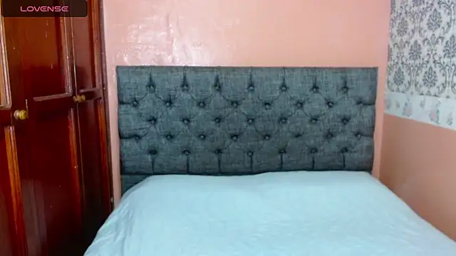 Snapshot of Crystal_Walls chatting on March 2025 06:29:02 PM Crystal Walls online show from March 2025 06:29:02 PM