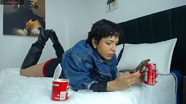 AbrilSonne online show from November 2025 10:23:01 PM