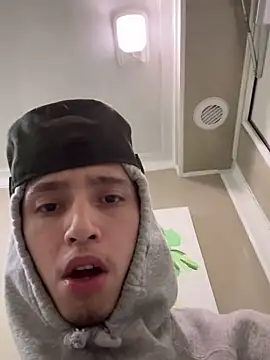 Snapshot of qbaby96 chatting on February 2025 07:07:01 AM qbaby96 online show from February 2025 07:07:01 AM