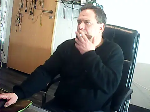 Snapshot of DauerAkt8069 chatting on December 2025 12:20:02 AM DauerAkt8069 online show from December 2025 12:20:02 AM