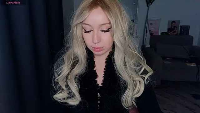 Snapshot of MoranaMissGod chatting on October 2025 01:28:02 AM MoranaMissGod online show from October 2025 01:28:02 AM