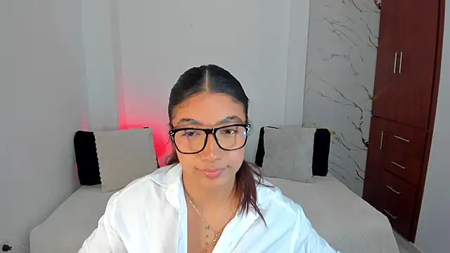 martina roldam online show from May 2026 03:24:01 AM