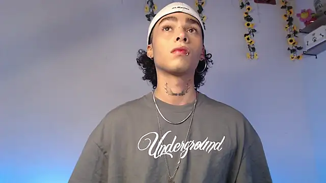 Snapshot of seven7xis chatting on March 2025 04:52:01 AM seven7xis online show from March 2025 04:52:01 AM