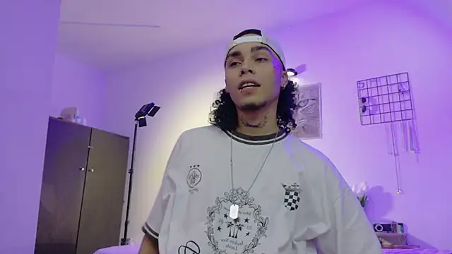 Snapshot of seven7xis chatting on January 2026 04:18:01 AM seven7xis online show from January 2026 04:18:01 AM