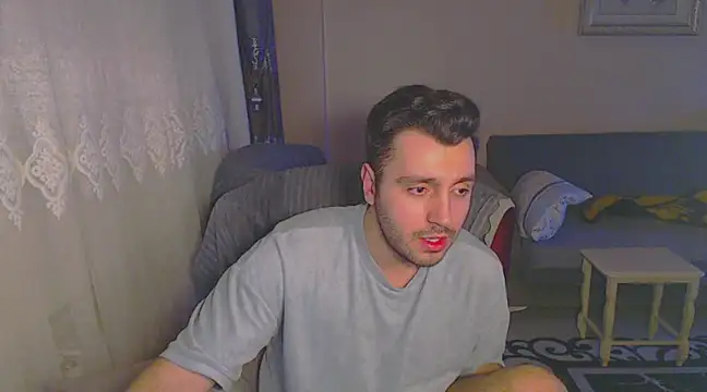 handsomeee04 online show from January 2025 09:37:01 PM