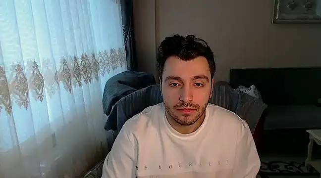 handsomeee04 online show from February 2025 01:54:02 PM