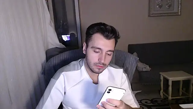 handsomeee04 online show from October 2025 02:18:01 AM