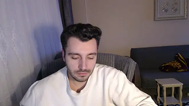 handsomeee04 online show from November 2025 10:35:01 PM