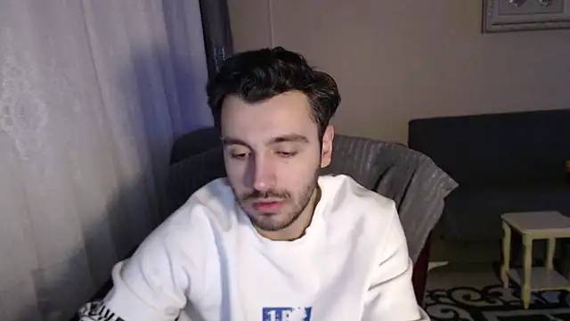 handsomeee04 online show from December 2025 09:57:01 PM