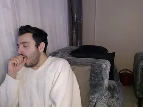 handsomeee04 online show from April 2026 11:51:02 PM