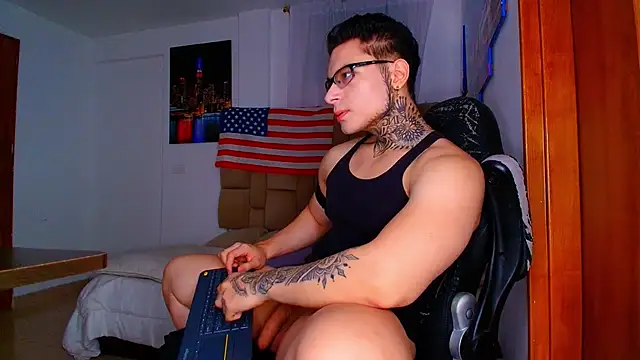 Snapshot of DennisWalkerr chatting on October 2025 11:10:02 PM DennisWalkerr online show from October 2025 11:10:02 PM