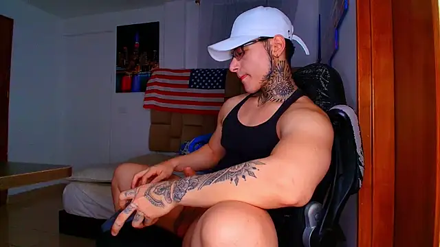 Snapshot of DennisWalkerr chatting on November 2025 11:47:01 PM DennisWalkerr online show from November 2025 11:47:01 PM