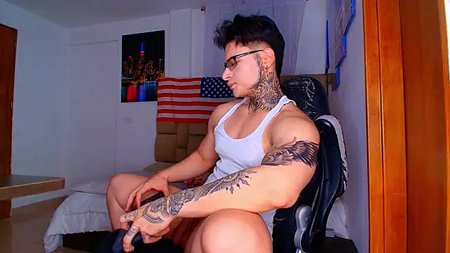 Snapshot of DennisWalkerr chatting on December 2025 10:41:02 PM DennisWalkerr online show from December 2025 10:41:02 PM