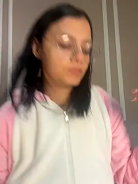 Snapshot of Abril_jones10 chatting on December 2025 04:21:01 AM Abril jones10 online show from December 2025 04:21:01 AM