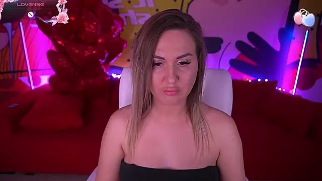 Snapshot of LovelyMollyy chatting on March 2025 09:53:01 PM LovelyMollyy online show from March 2025 09:53:01 PM