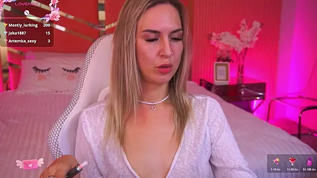 Snapshot of LovelyMollyy chatting on November 2025 06:03:01 AM LovelyMollyy online show from November 2025 06:03:01 AM