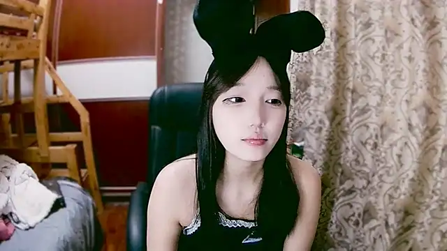 Snapshot of lulu-2002 chatting on December 2024 01:32:02 PM lulu-2002 online show from December 2024 01:32:02 PM