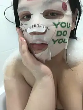 Snapshot of Charlotte_Ros chatting on January 2025 02:07:02 PM Charlotte Ros online show from January 2025 02:07:02 PM