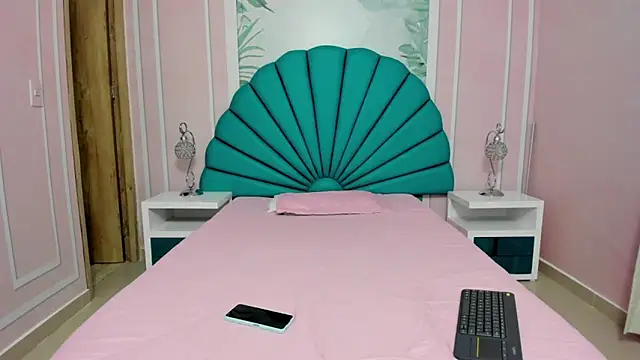 Snapshot of Daphne_Fox_ chatting on January 2025 11:19:02 AM Daphne Fox online show from January 2025 11:19:02 AM