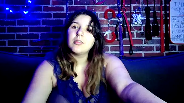 Snapshot of Heleneecesmecs2 chatting on November 2025 03:23:01 AM Heleneecesmecs2 online show from November 2025 03:23:01 AM