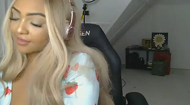 Snapshot of jaslenelovely chatting on January 2025 11:30:01 PM jaslenelovely online show from January 2025 11:30:01 PM