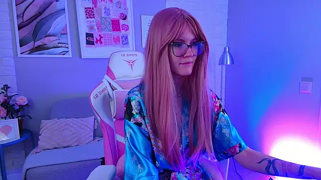 Snapshot of NellieLoyns chatting on February 2025 04:29:01 PM NellieLoyns online show from February 2025 04:29:01 PM