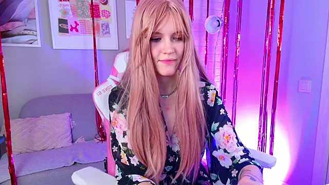 Snapshot of NellieLoyns chatting on February 2025 10:43:01 PM NellieLoyns online show from February 2025 10:43:01 PM