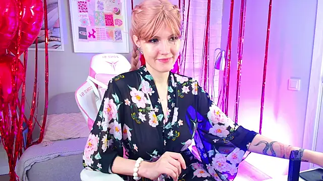 Snapshot of NellieLoyns chatting on February 2025 08:14:02 PM NellieLoyns online show from February 2025 08:14:02 PM