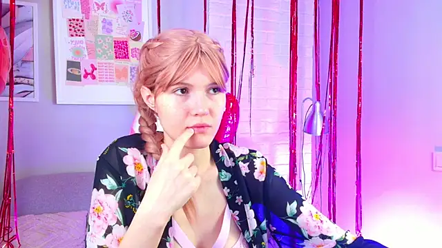 Snapshot of NellieLoyns chatting on February 2025 04:11:02 PM NellieLoyns online show from February 2025 04:11:02 PM