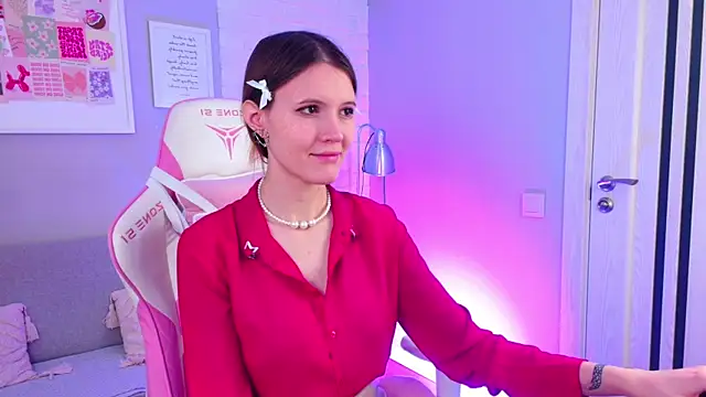 Snapshot of NellieLoyns chatting on February 2025 04:13:02 PM NellieLoyns online show from February 2025 04:13:02 PM