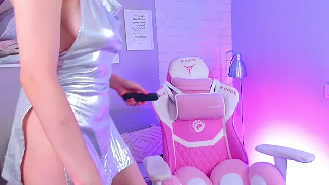 Snapshot of NellieLoyns chatting on February 2025 11:25:02 PM NellieLoyns online show from February 2025 11:25:02 PM