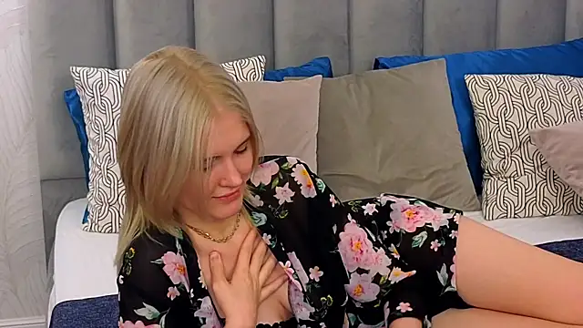 Snapshot of NellieLoyns chatting on February 2025 11:15:01 PM NellieLoyns online show from February 2025 11:15:01 PM