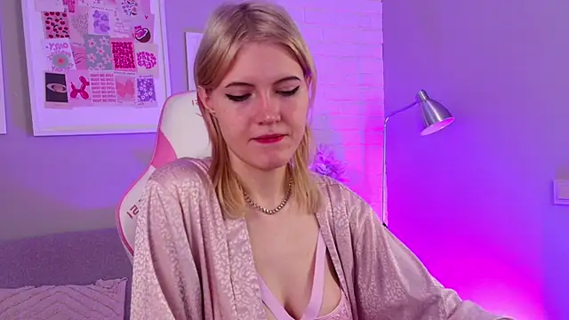 Snapshot of NellieLoyns chatting on March 2025 05:07:02 PM NellieLoyns online show from March 2025 05:07:02 PM