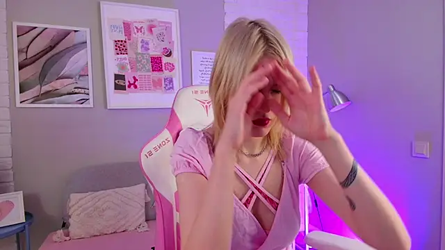 Snapshot of NellieLoyns chatting on March 2025 05:02:02 PM NellieLoyns online show from March 2025 05:02:02 PM