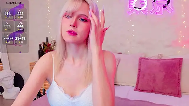 Snapshot of NellieLoyns chatting on October 2025 05:14:02 PM NellieLoyns online show from October 2025 05:14:02 PM