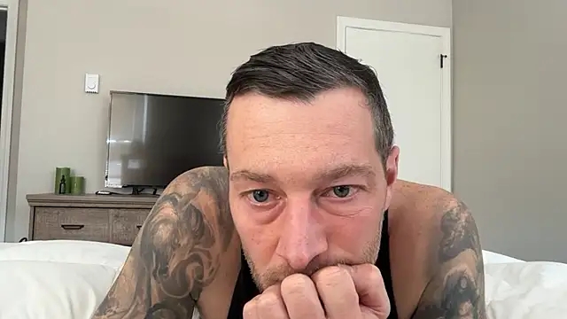 Snapshot of moon-boy chatting on December 2024 06:17:02 PM moon-boy online show from December 2024 06:17:02 PM