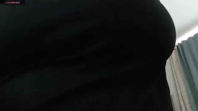 Snapshot of MommyHelpsmee chatting on October 2025 07:14:01 PM MommyHelpsmee online show from October 2025 07:14:01 PM