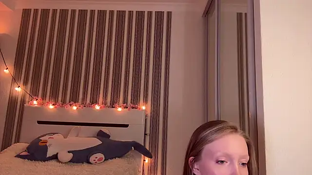 Awwwrora online show from November 2025 06:41:01 PM