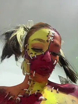 Snapshot of BlueStoneX chatting on November 2025 06:37:02 AM BlueStoneX online show from November 2025 06:37:02 AM