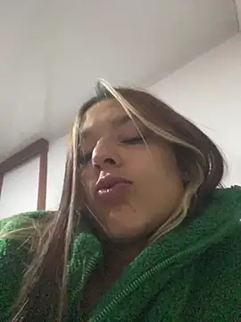 Snapshot of BlueStoneX chatting on November 2025 06:33:02 AM BlueStoneX online show from November 2025 06:33:02 AM