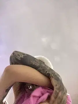 Snapshot of BlueStoneX chatting on November 2025 06:45:01 AM BlueStoneX online show from November 2025 06:45:01 AM