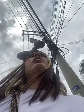 Snapshot of BlueStoneX chatting on November 2025 04:25:01 PM BlueStoneX online show from November 2025 04:25:01 PM