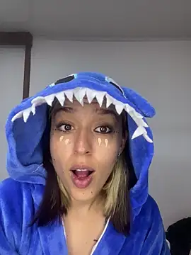 Snapshot of BlueStoneX chatting on November 2025 06:41:02 AM BlueStoneX online show from November 2025 06:41:02 AM