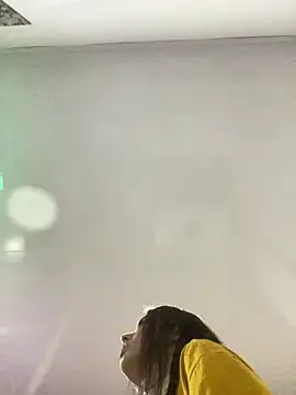 Snapshot of BlueStoneX chatting on November 2025 06:40:02 AM BlueStoneX online show from November 2025 06:40:02 AM