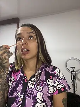 Snapshot of BlueStoneX chatting on November 2025 06:46:02 AM BlueStoneX online show from November 2025 06:46:02 AM